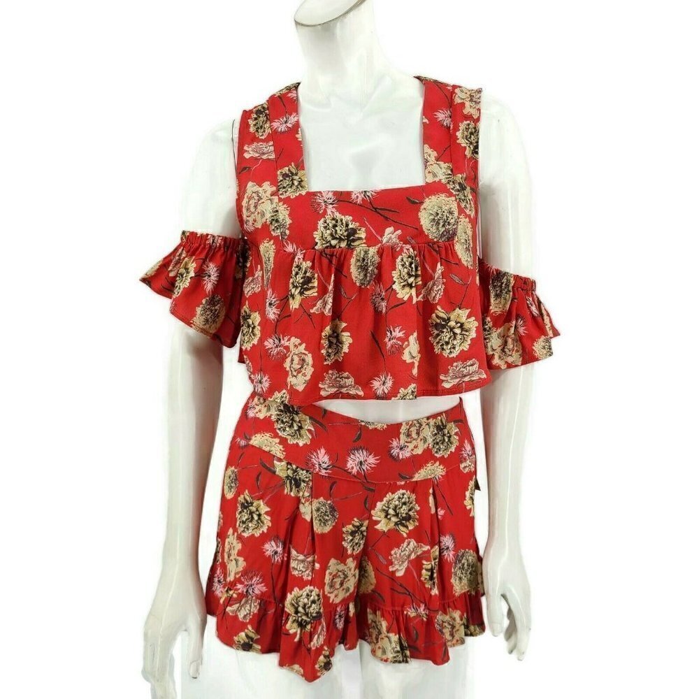 New Flynn Skye Shorts Crop Top Set Womens M Floral Fireworks Off Shoulder Red